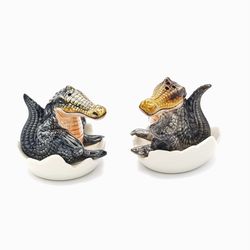 Make your dinner table setting a snap! with these beautiful crocodile salt and pepper shak